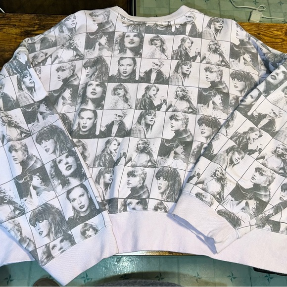 Taylor Swift Lavender Eras Tour Cropped Pullover - Picture 2 of 9